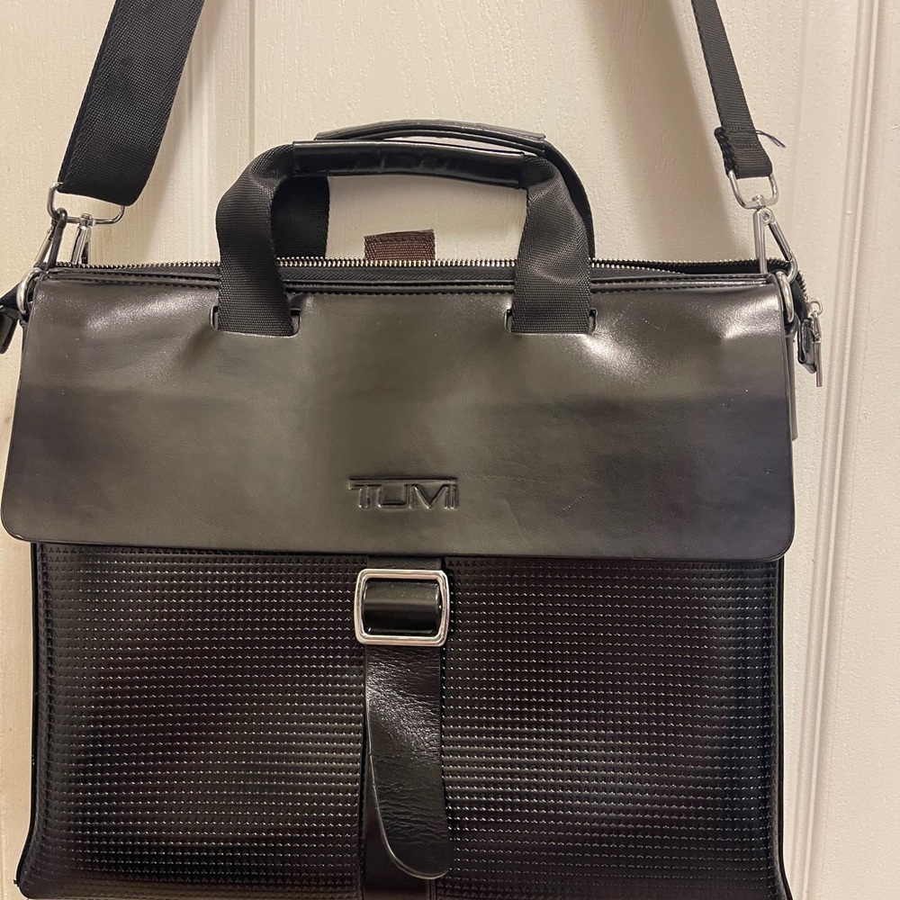 Beautiful laptop or office bag copy of name brand good quality